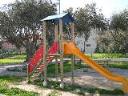 Atti vandalici nel parco giochi