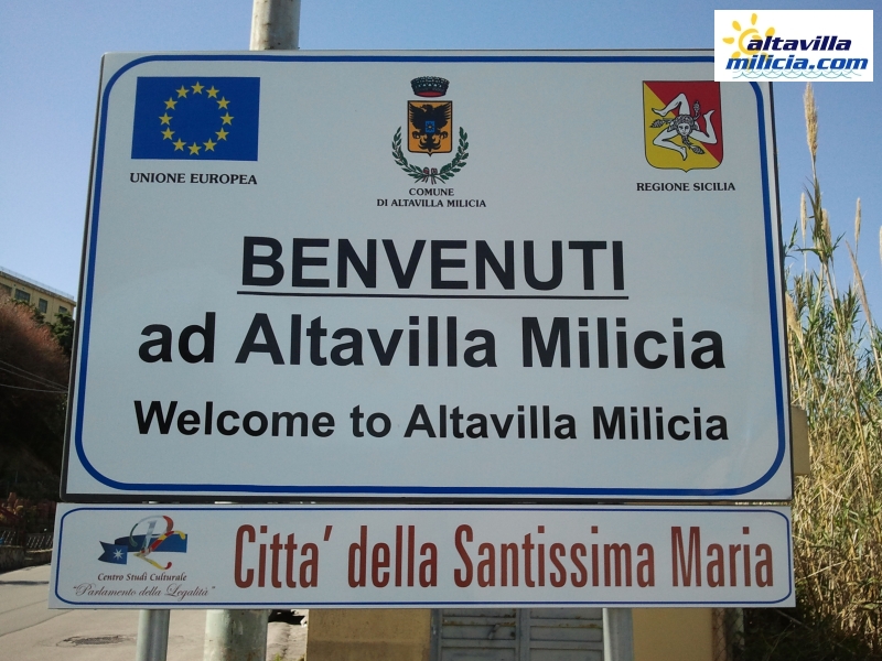 Foto del nuovo cartello di benvenuto