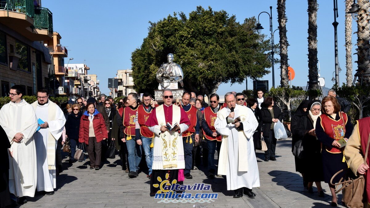 Processione con i Busto di Sant’Annibale Maria Di Francia