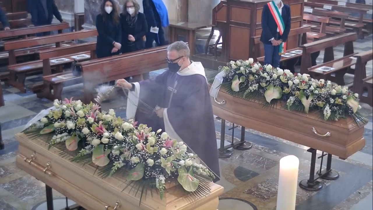 Altri dodici contagiati in 24 ore. Oggi lutto cittadino per i funerali dei fratelli Lombardo