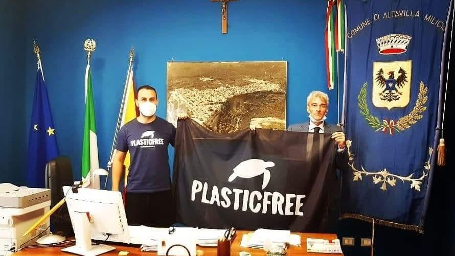 Domenica ritorna liniziativa Raccolta Plastic free nelle spiagge