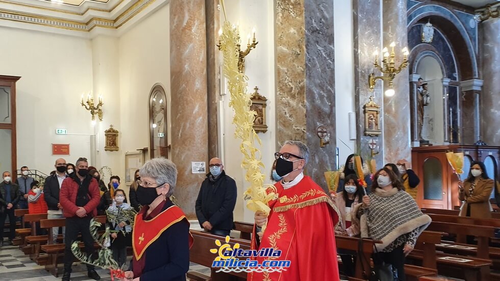 Covid, stop a distanziamento in chiesa. Domenica tornano le processioni