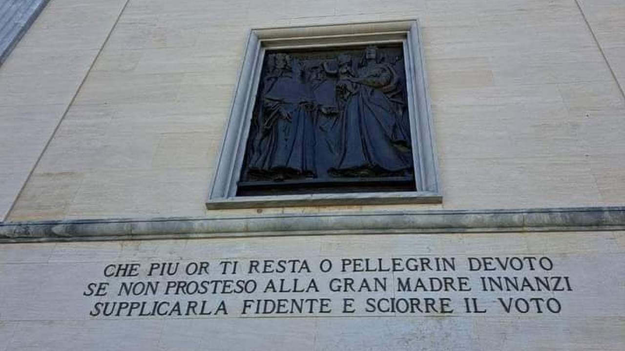 Ripuliti i bronzi allingresso del Santuario