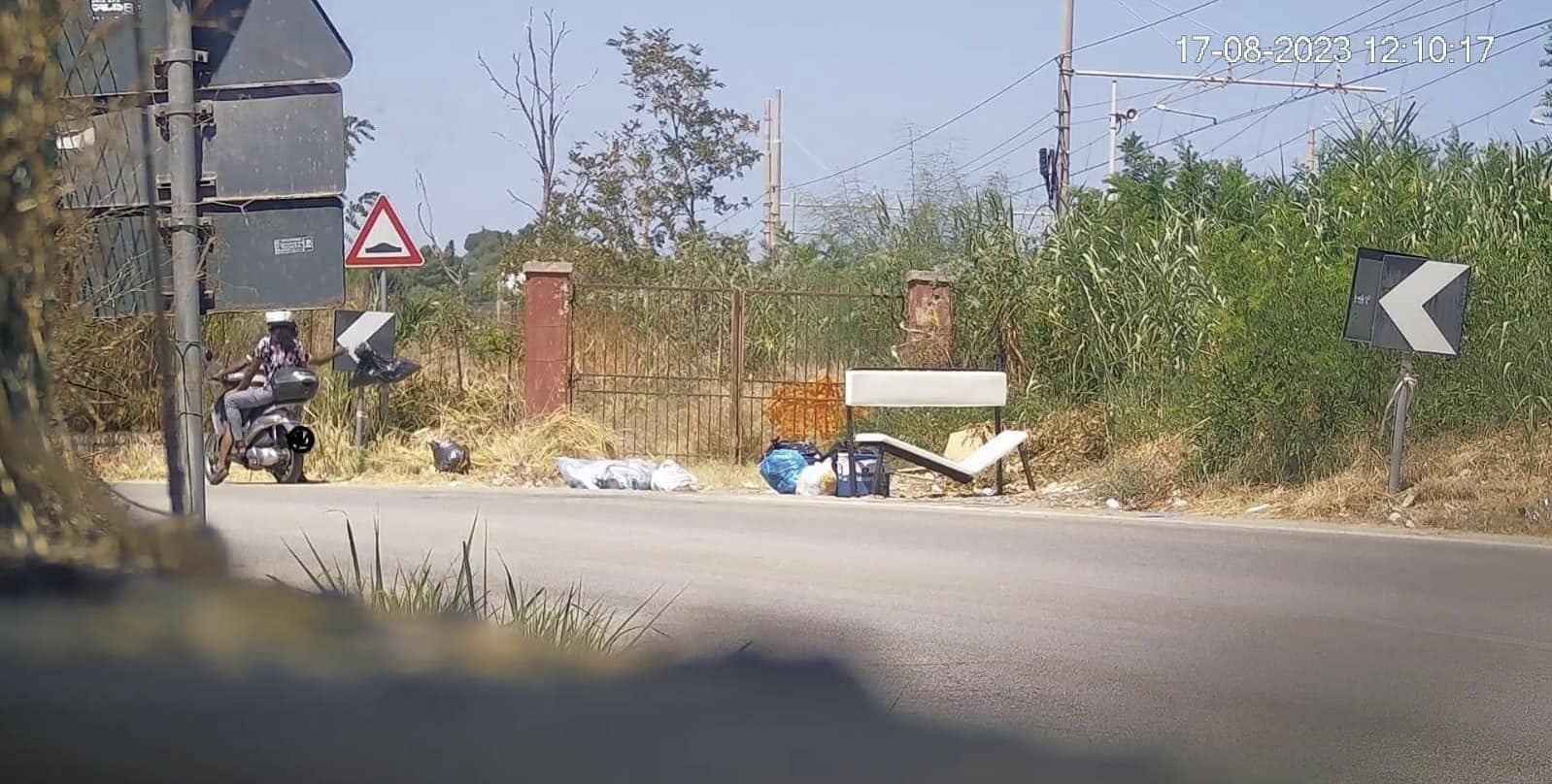 Lotta impari dellamministrazione comunale contro chi sporca il territorio