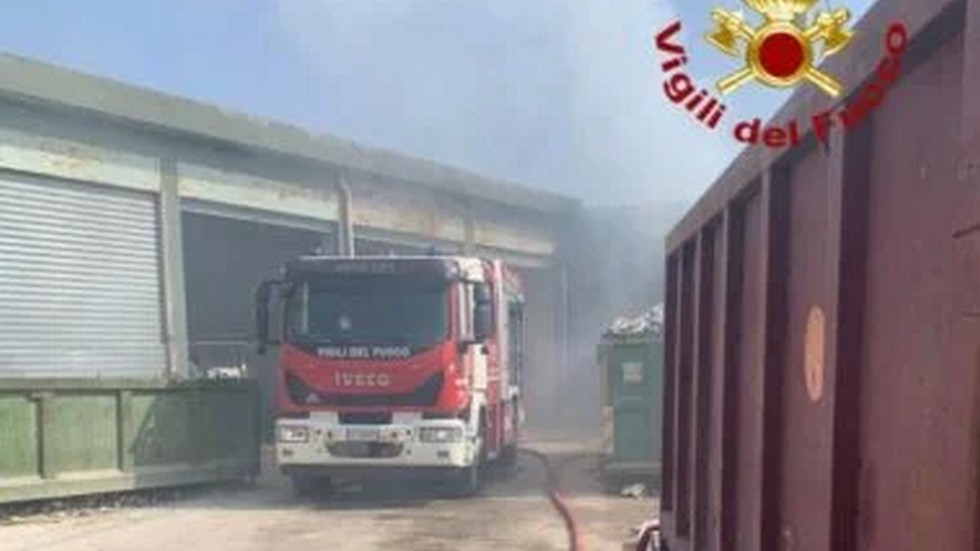 Rogo mette in ginocchio l'isola ecologica di Altavilla Milicia