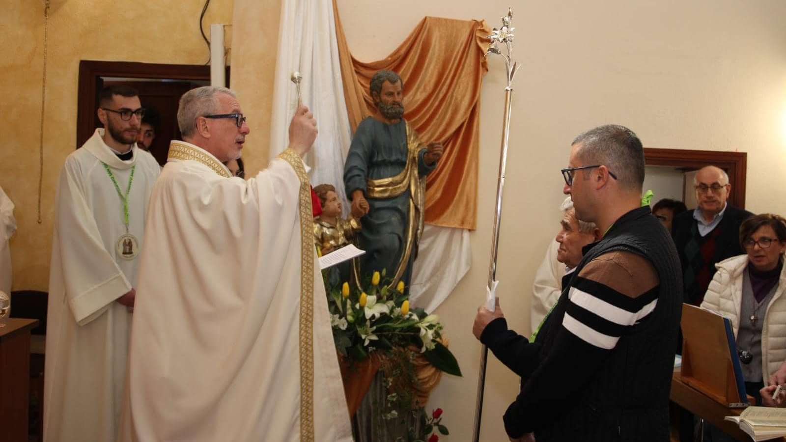 Benedetto e collocato il nuovo bastone argenteo di San Giuseppe