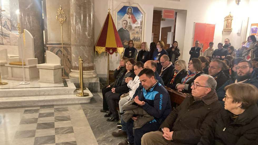 I parenti di Antonella e figli alla veglia di preghiera nella Basilica