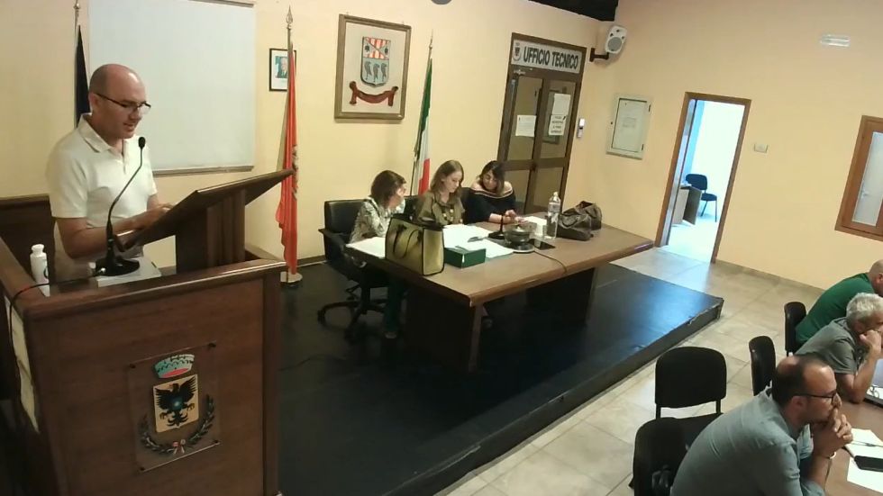 Consiglio comunale scontro sul caso COIRES e applausi ai cittadini eroi
