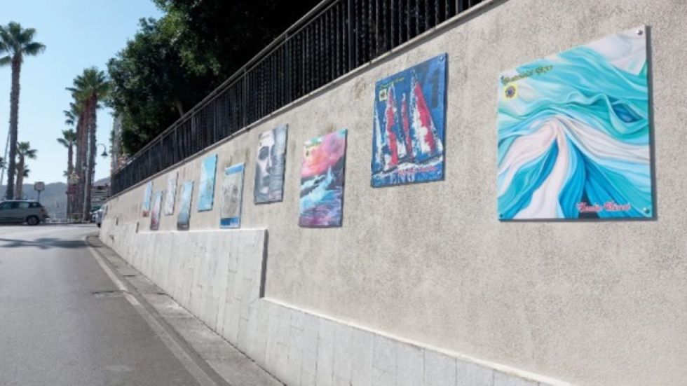 Gli artisti del 25 giugno espongono sul Il Muro dei Pittori