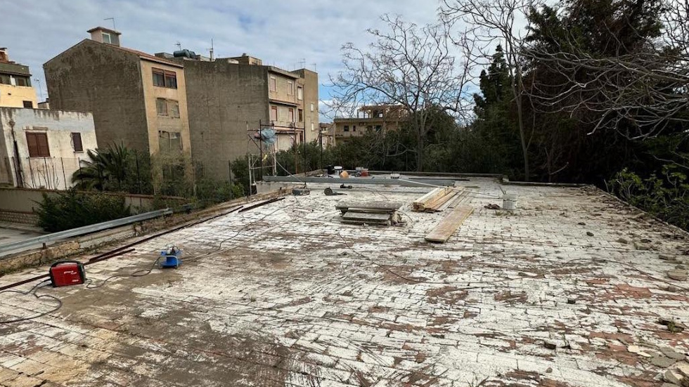 Lavori copertura spiovente sulle aule esterne della scuola elementare