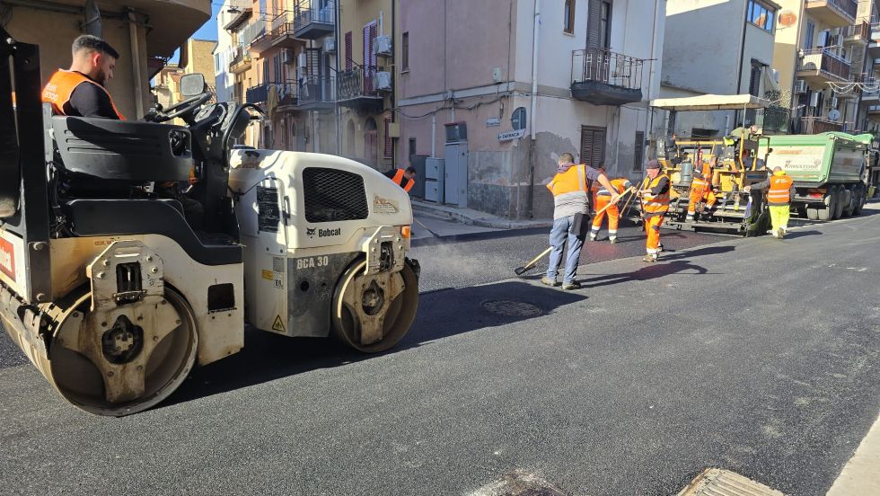 Lavori di rifacimento del manto stradale della parte alta di via Loreto