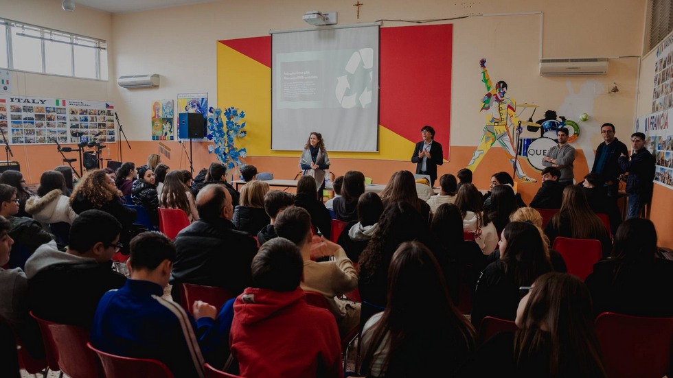 Nelle scuole continua la campagna sulla corretta gestione dei rifiuti