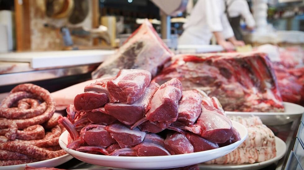 Operazione contro il caporalato, sequestro di una macelleria e di denaro a carico di un imprenditore