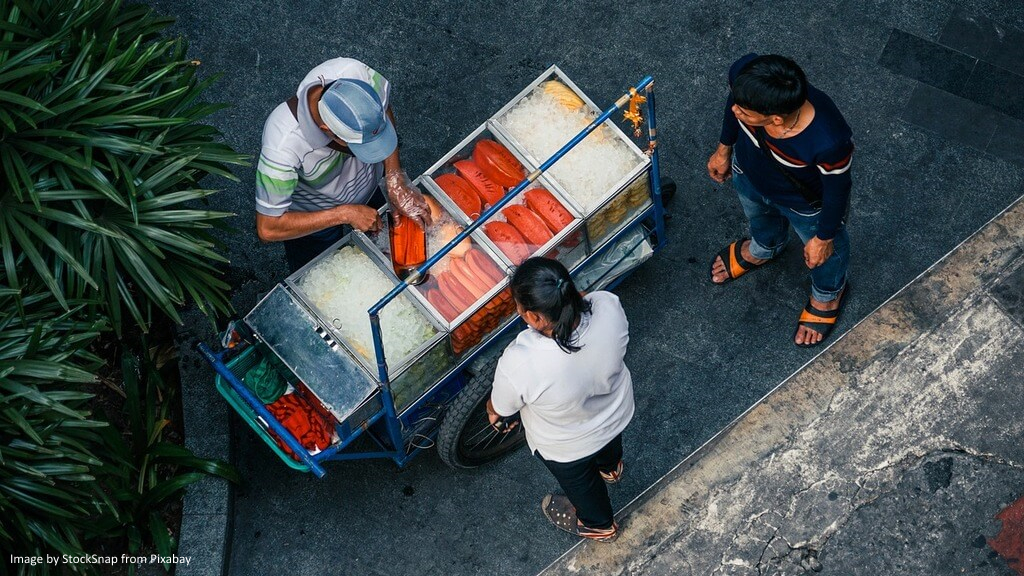 Divieto circolazione per venditori ambulanti e chiusura domenicale attivit commerciali