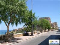 Restringimento dei marciapiedi di Via Roma